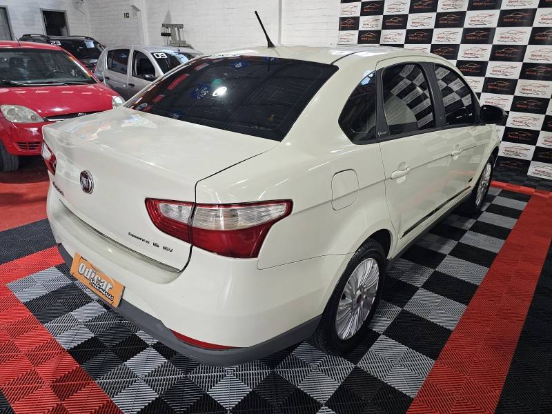 FIAT - SIENA - 2015/2016 - Branca - R$ 39.900,00
