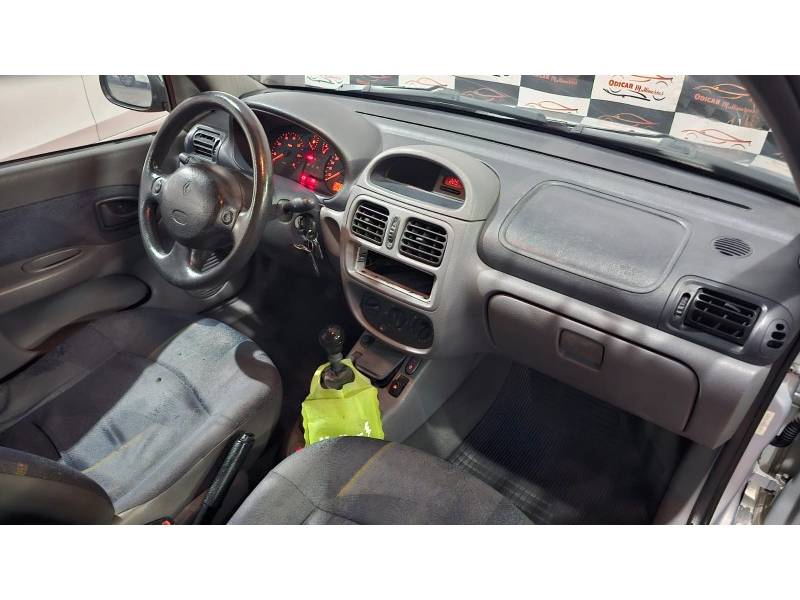 RENAULT - CLIO - 2001/2001 - Cinza - R$ 16.900,00