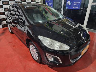 PEUGEOT - 308 - 2013/2014 - Preta - R$ 42.900,00