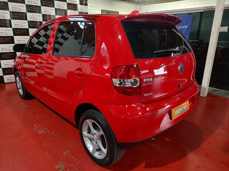 VOLKSWAGEN - FOX - 2008/2009 - Vermelha - R$ 23.900,00