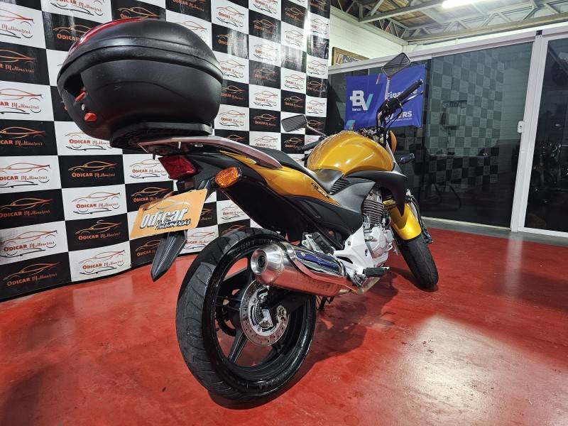 HONDA - CB 300R - 2010/2010 - Amarela - R$ 12.900,00