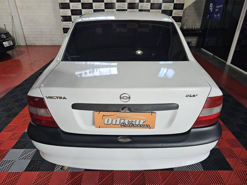 CHEVROLET - VECTRA - 1997/1998 - Branca - R$ 19.900,00
