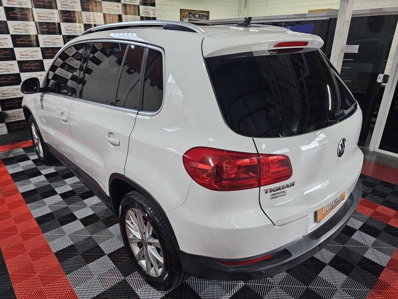 VOLKSWAGEN - TIGUAN - 2013/2014 - Branca - R$ 69.900,00