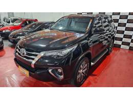 TOYOTA - HILUX SW4 - 2020/2020 - Preta - R$ 263.900,00