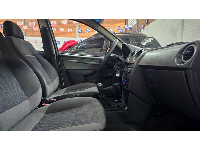 CHEVROLET - CELTA - 2013/2014 - Prata - R$ 33.900,00