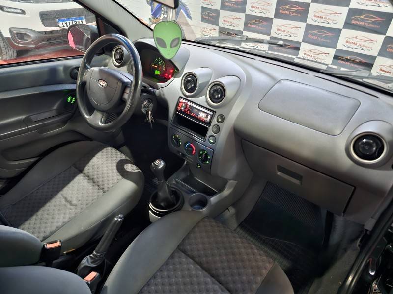 FORD - FIESTA - 2005/2005 - Preta - R$ 21.900,00