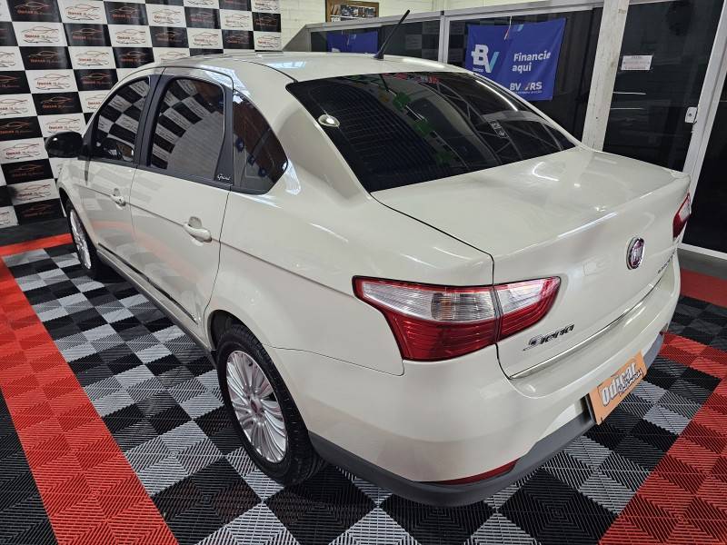 FIAT - SIENA - 2015/2016 - Branca - R$ 39.900,00