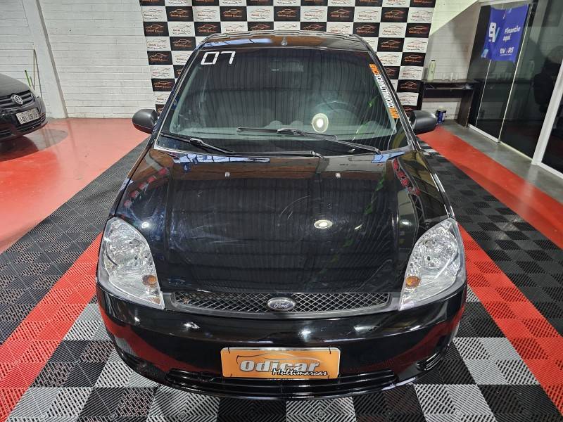 FORD - FIESTA - 2006/2007 - Preta - R$ 22.900,00