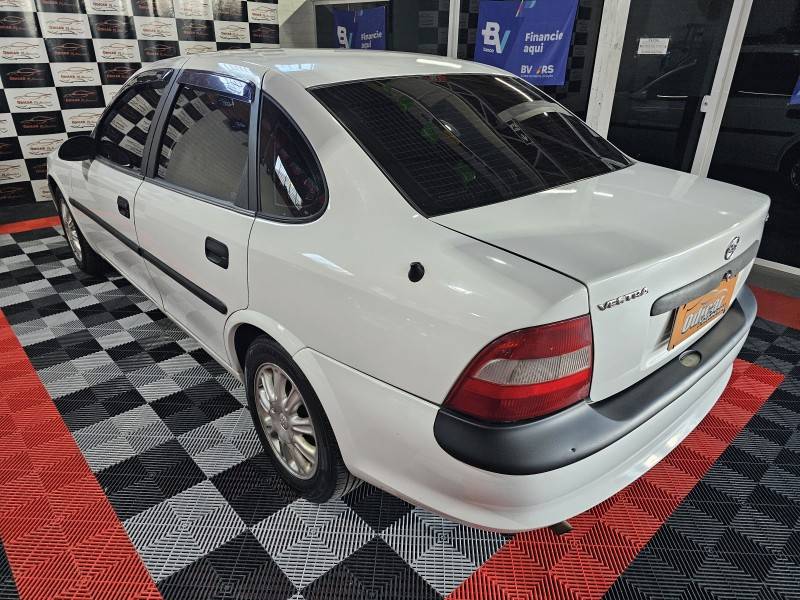 CHEVROLET - VECTRA - 1997/1998 - Branca - R$ 19.900,00
