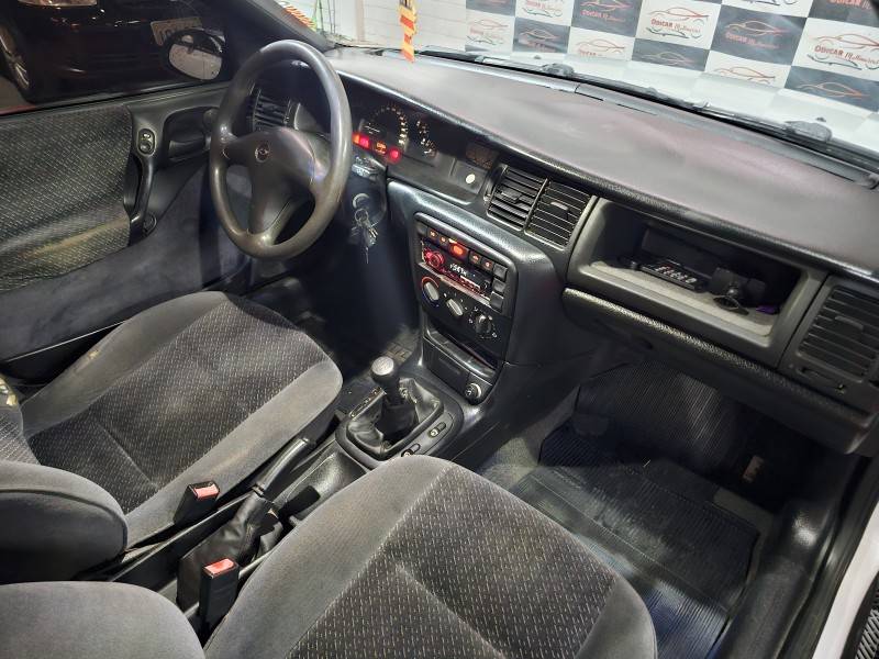 CHEVROLET - VECTRA - 1997/1998 - Branca - R$ 19.900,00