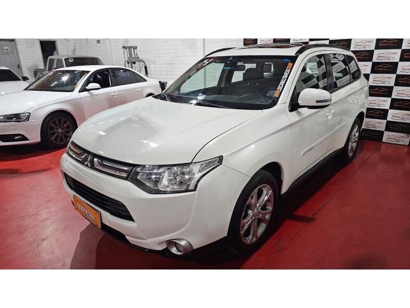 MITSUBISHI - OUTLANDER - 2013/2014 - Branca - R$ 74.900,00