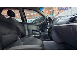 FIAT - PALIO - 2005/2006 - Prata - R$ 25.900,00