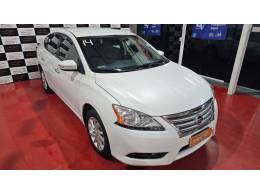 NISSAN - SENTRA - 2013/2014 - Branca - R$ 45.900,00