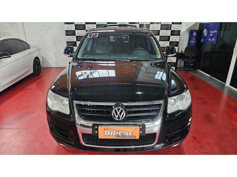 VOLKSWAGEN - TOUAREG - 2008/2009 - Preta - R$ 48.900,00