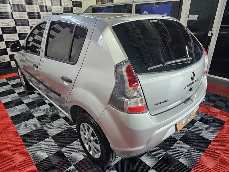 RENAULT - SANDERO - 2013/2014 - Prata - R$ 31.900,00