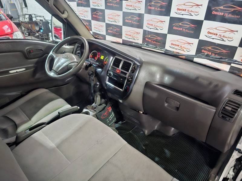 HYUNDAI - HR - 2009/2010 - Branca - R$ 75.900,00