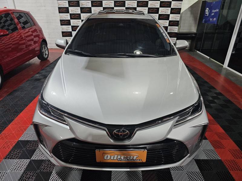 TOYOTA - COROLLA - 2021/2022 - Prata - R$ 138.900,00