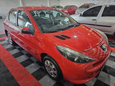 PEUGEOT - 207 - 2014/2015 - Vermelha - R$ 31.900,00