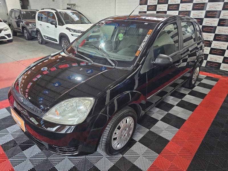 FORD - FIESTA - 2005/2005 - Preta - R$ 21.900,00