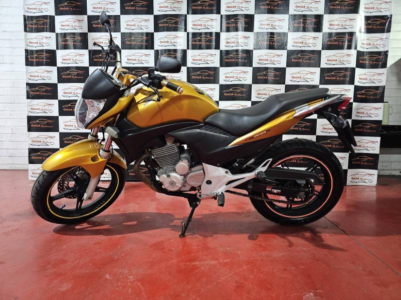 HONDA - CB 300R - 2010/2010 - Amarela - R$ 12.900,00