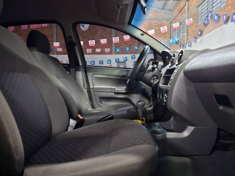 FORD - FIESTA - 2006/2007 - Preta - R$ 22.900,00