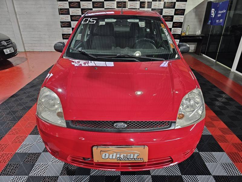 FORD - FIESTA - 2005/2005 - Vermelha - R$ 21.900,00