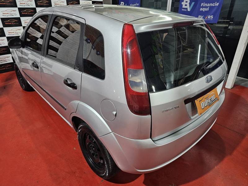 FORD - FIESTA - 2005/2005 - Prata - R$ 18.900,00