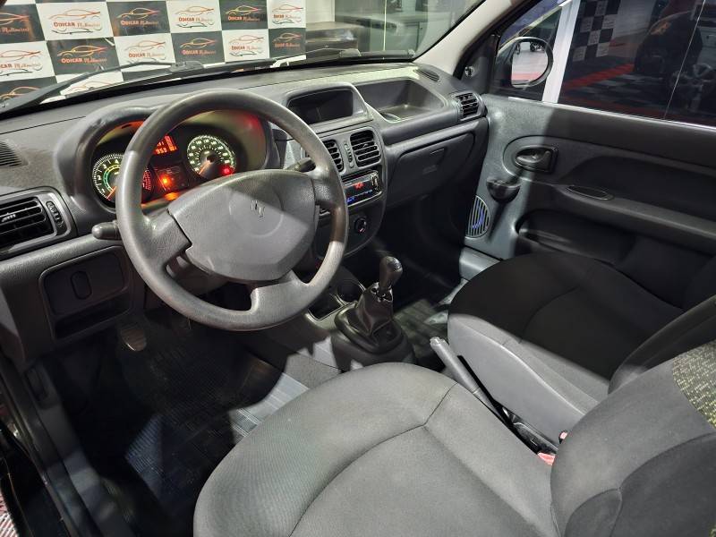 RENAULT - CLIO - 2013/2014 - Preta - R$ 19.900,00
