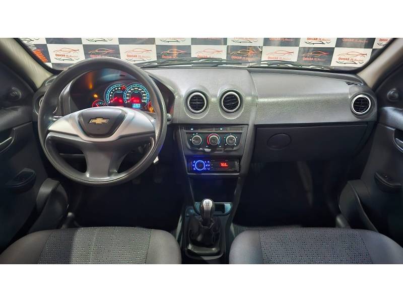 CHEVROLET - CELTA - 2013/2014 - Prata - R$ 33.900,00