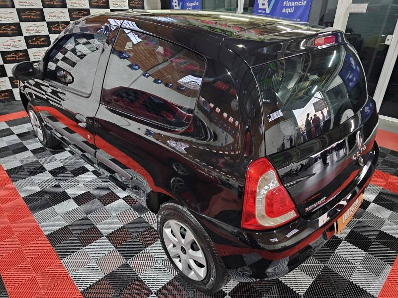 RENAULT - CLIO - 2013/2014 - Preta - R$ 19.900,00