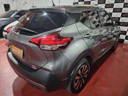NISSAN - KICKS - 2017/2018 - Cinza - R$ 82.900,00