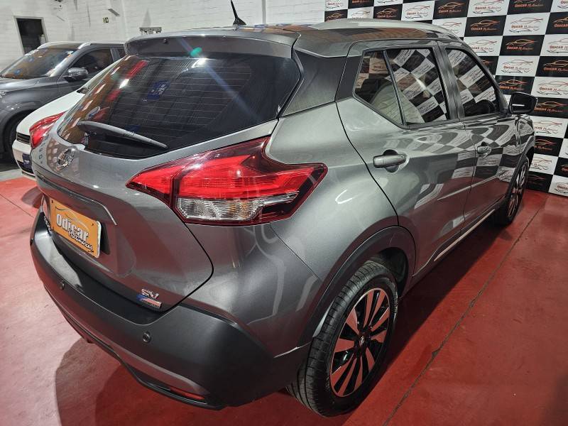 NISSAN - KICKS - 2017/2018 - Cinza - R$ 82.900,00