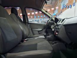 CHEVROLET - CELTA - 2012/2012 - Cinza - R$ 28.900,00