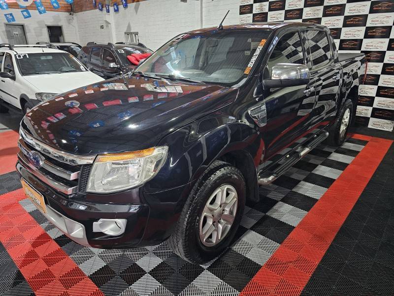 FORD - RANGER - 2012/2013 - Preta - R$ 105.900,00