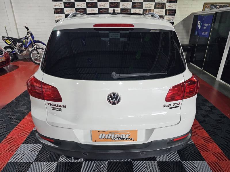 VOLKSWAGEN - TIGUAN - 2013/2014 - Branca - R$ 69.900,00