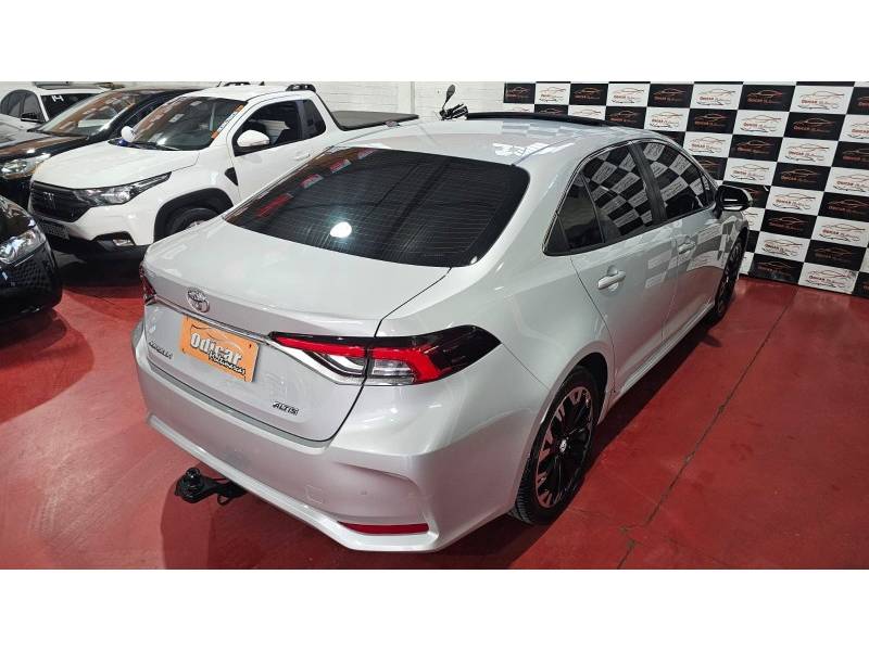 TOYOTA - COROLLA - 2022/2022 - Prata - R$ 145.900,00