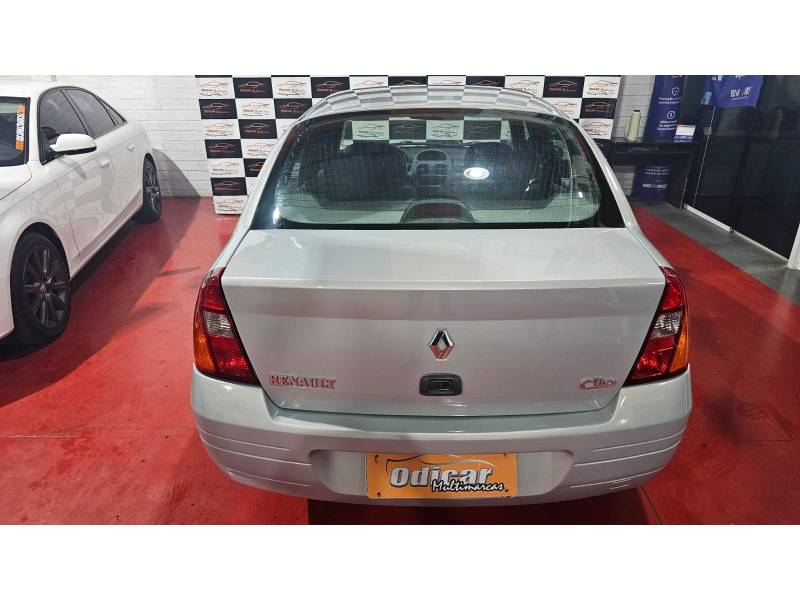 RENAULT - CLIO - 2001/2001 - Cinza - R$ 16.900,00