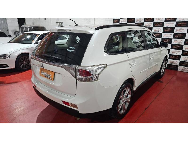MITSUBISHI - OUTLANDER - 2013/2014 - Branca - R$ 74.900,00