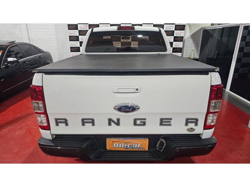 FORD - RANGER - 2018/2019 - Branca - R$ 138.000,00