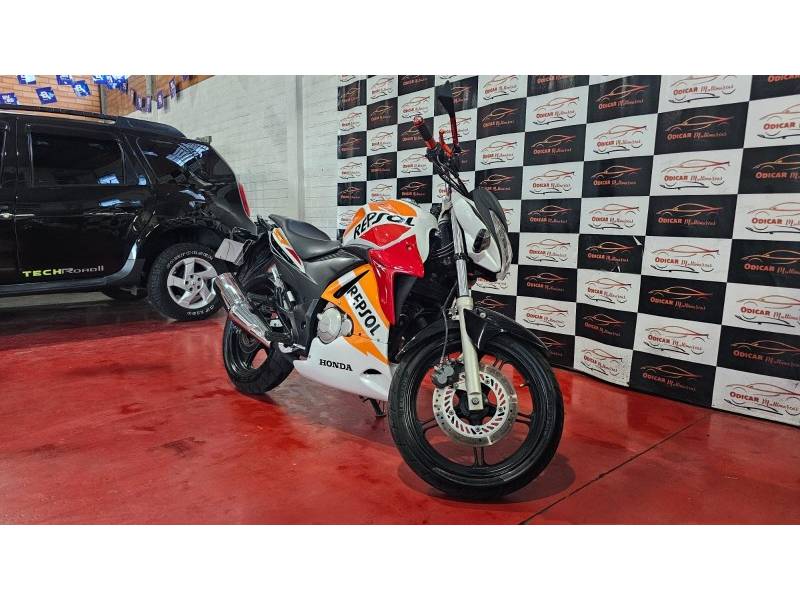 HONDA - CB 300R - 2014/2014 - Branca - R$ 16.900,00