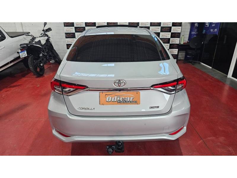 TOYOTA - COROLLA - 2022/2022 - Prata - R$ 145.900,00