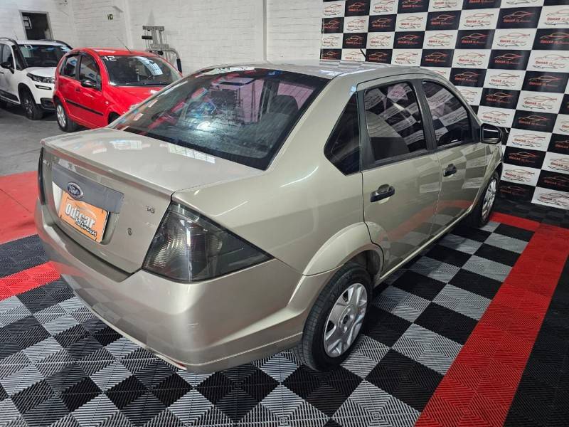 FORD - FIESTA - 2011/2012 - Prata - R$ 32.900,00