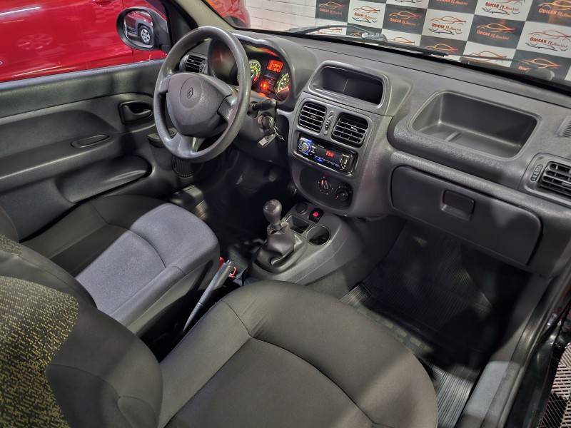 RENAULT - CLIO - 2013/2014 - Preta - R$ 19.900,00