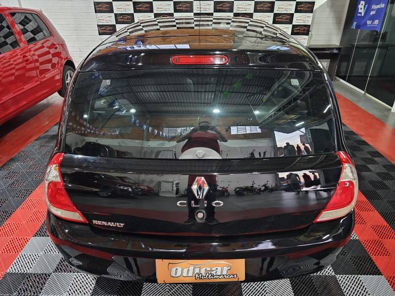 RENAULT - CLIO - 2013/2014 - Preta - R$ 19.900,00