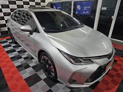 TOYOTA - COROLLA - 2021/2022 - Prata - R$ 138.900,00