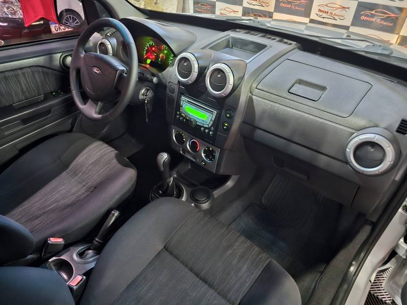 FORD - ECOSPORT - 2008/2009 - Prata - R$ 39.900,00