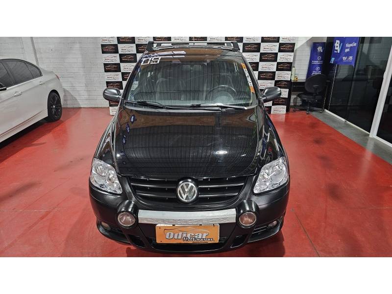 VOLKSWAGEN - CROSSFOX - 2008/2009 - Preta - R$ 35.900,00