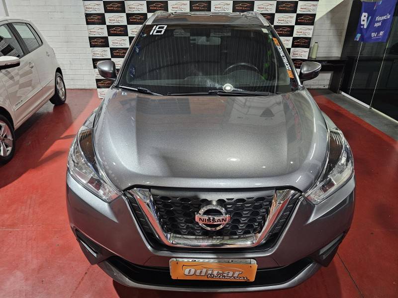 NISSAN - KICKS - 2017/2018 - Cinza - R$ 82.900,00