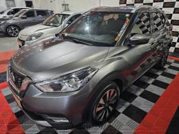 NISSAN - KICKS - 2017/2018 - Cinza - R$ 82.900,00