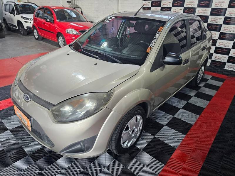 FORD - FIESTA - 2011/2012 - Prata - R$ 32.900,00